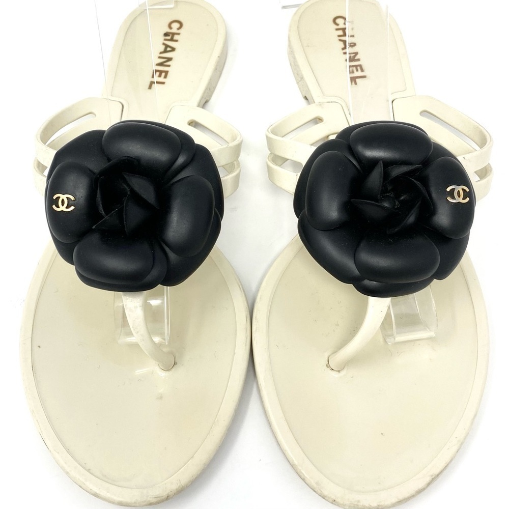 AUTHENTIC 💎 CHANEL DARK WHITE CC LOGO THONG FLAT SANDALS SLIDES EU 39 CAMELLIA - Picture 3 of 15